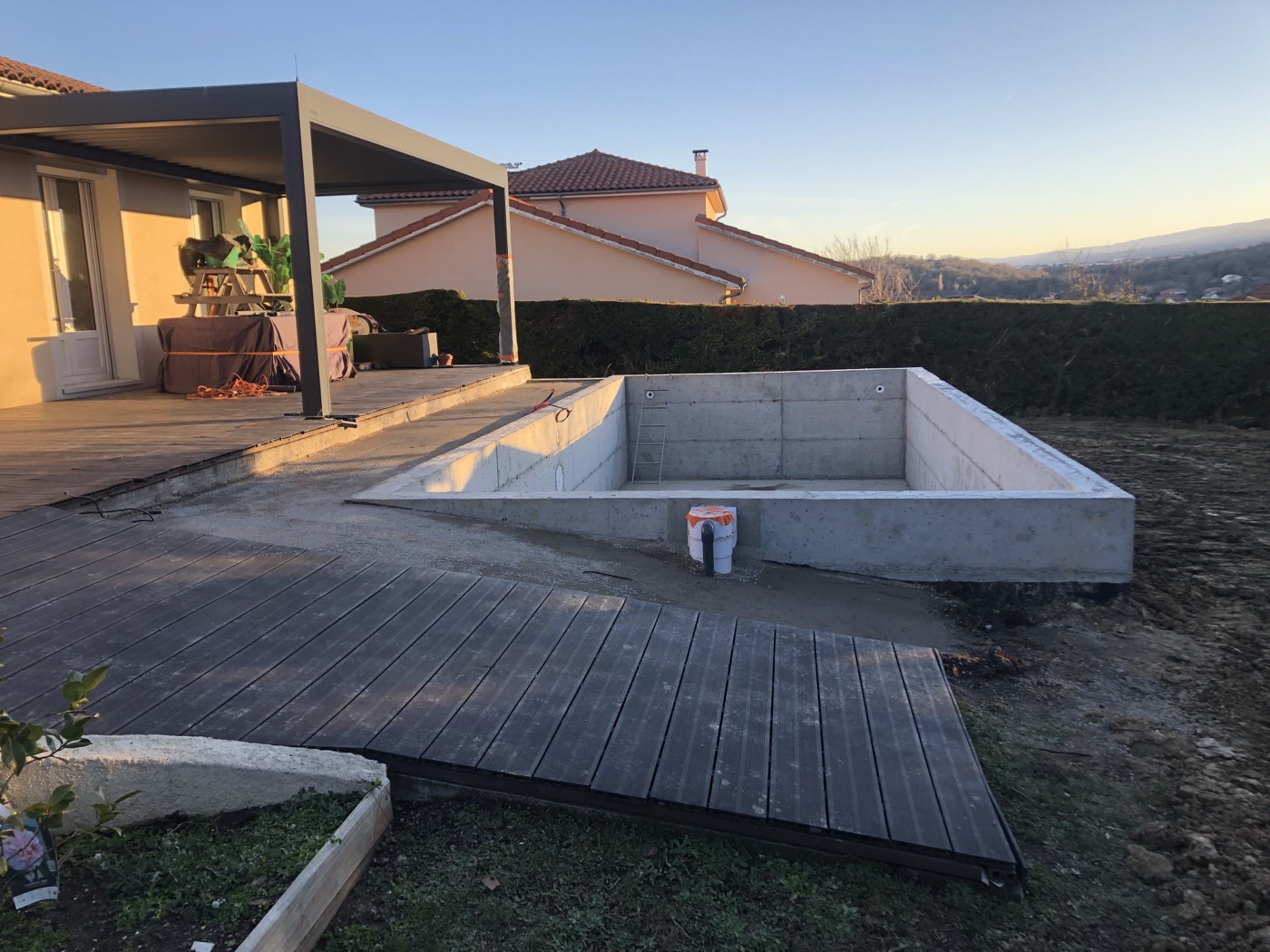Bassin de piscine maçonné