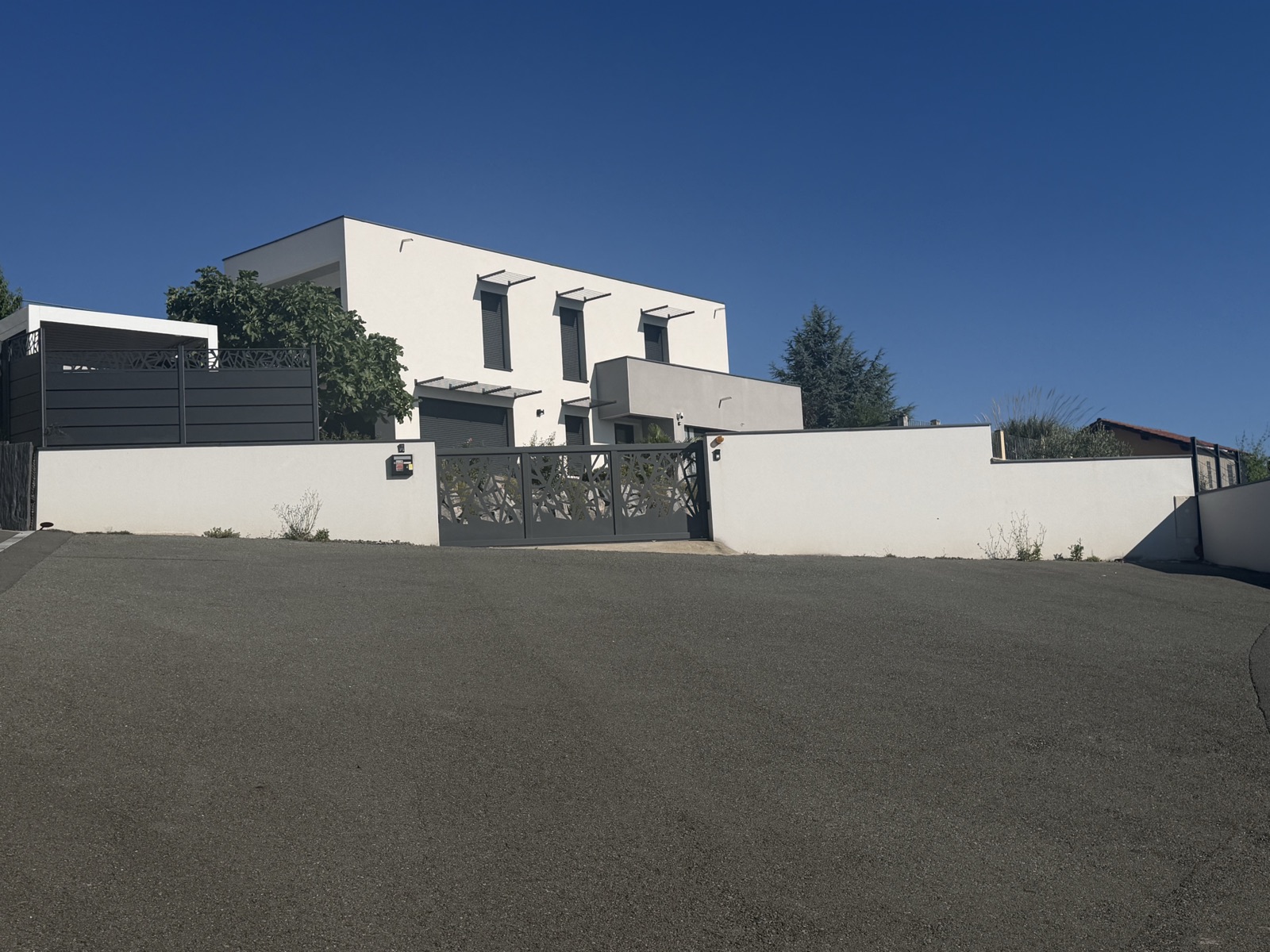 Cour en enrobé